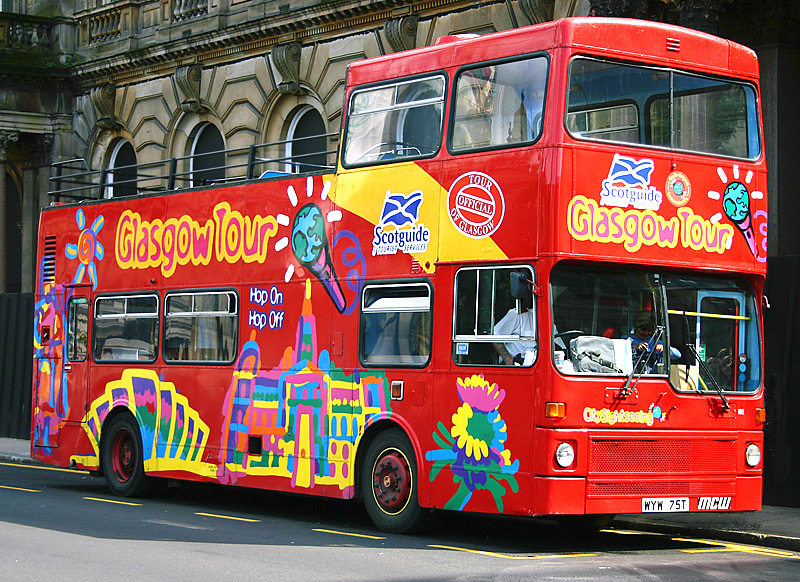 glasgow city sightseeing  see the best by bus 1