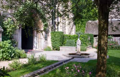 queen eleanors garden 1
